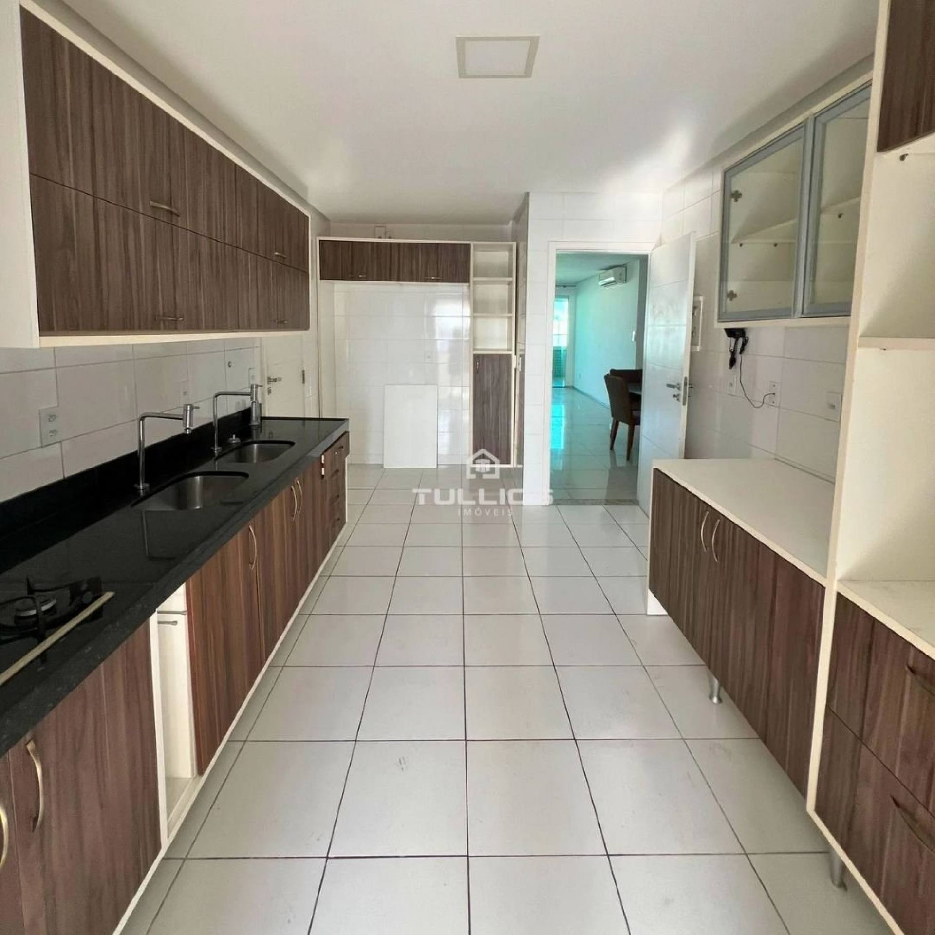 Apartamento no condomínio Ecolagune