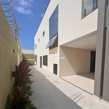 Casa duplex à venda no Araçagy – Próximo à Praia do Meio! 🌊