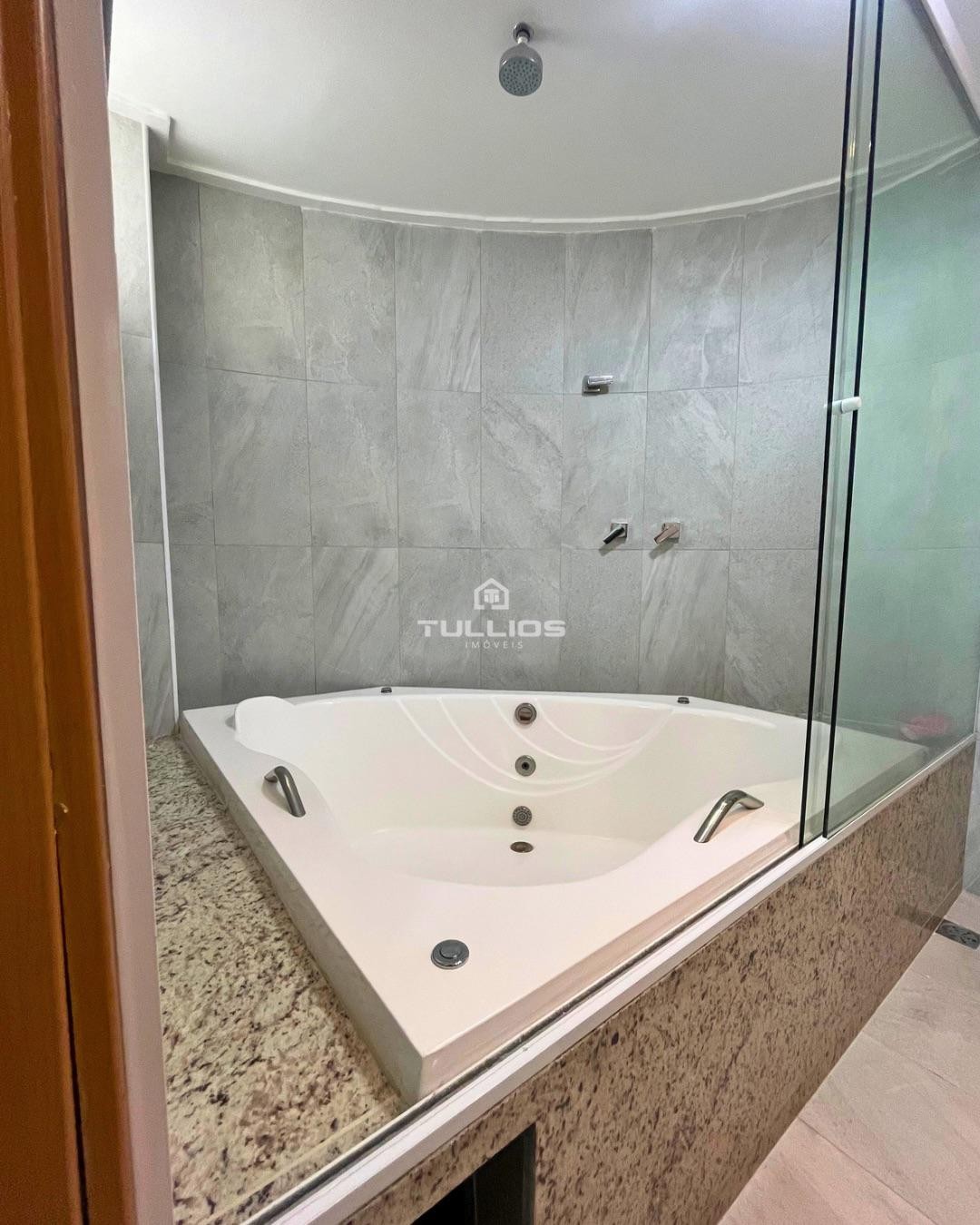 Luxuoso Apartamento à Venda – Vista Permanente para o Mar! 