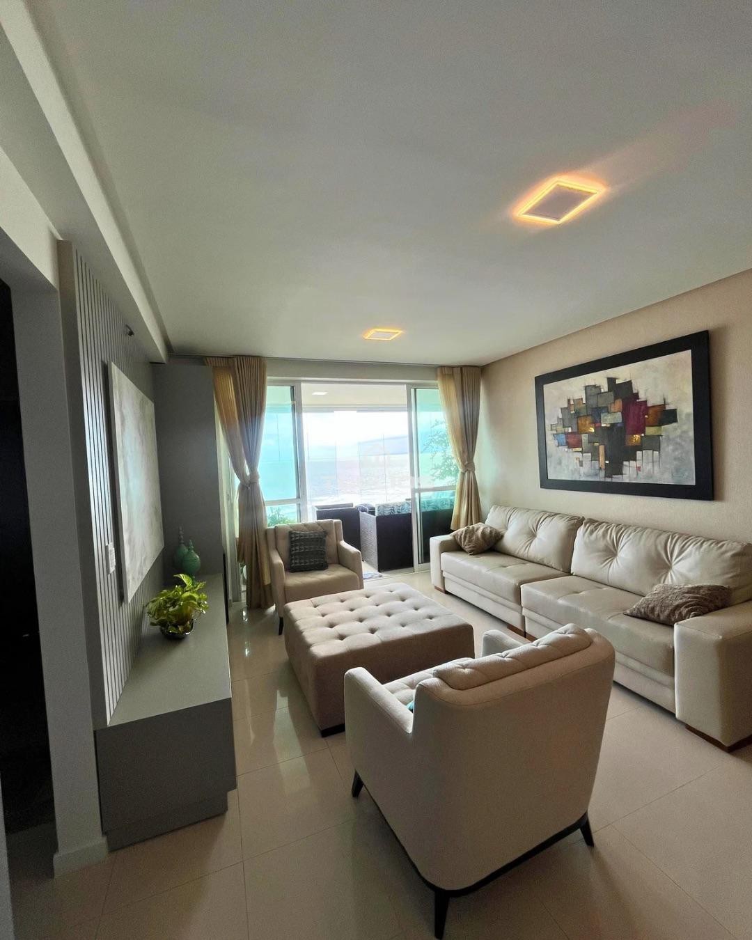 Luxuoso Apartamento à Venda – Vista Permanente para o Mar! 