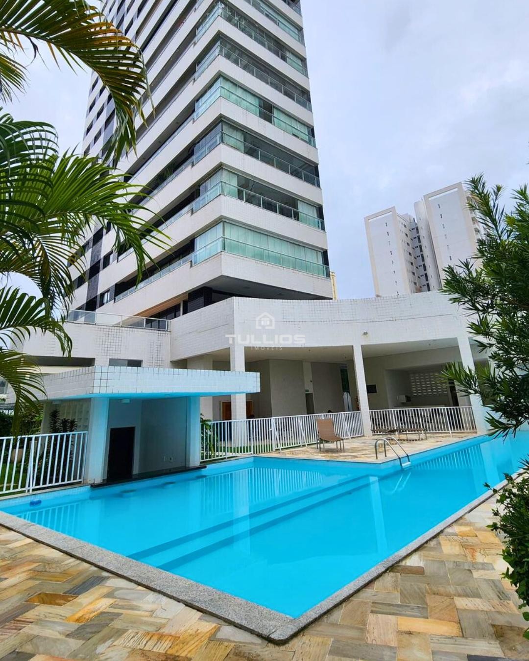 Apartamento à venda na Península – Alto padrão, vista mar e porteira fechada.