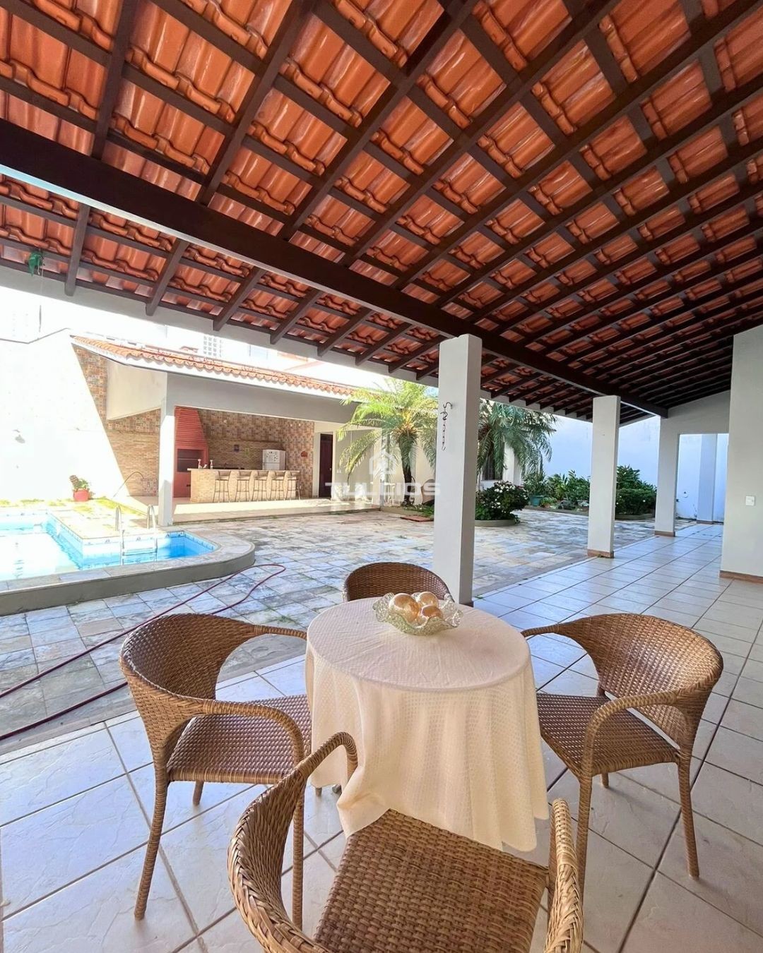 Casa de Alto Padrão para Locação – Calhau