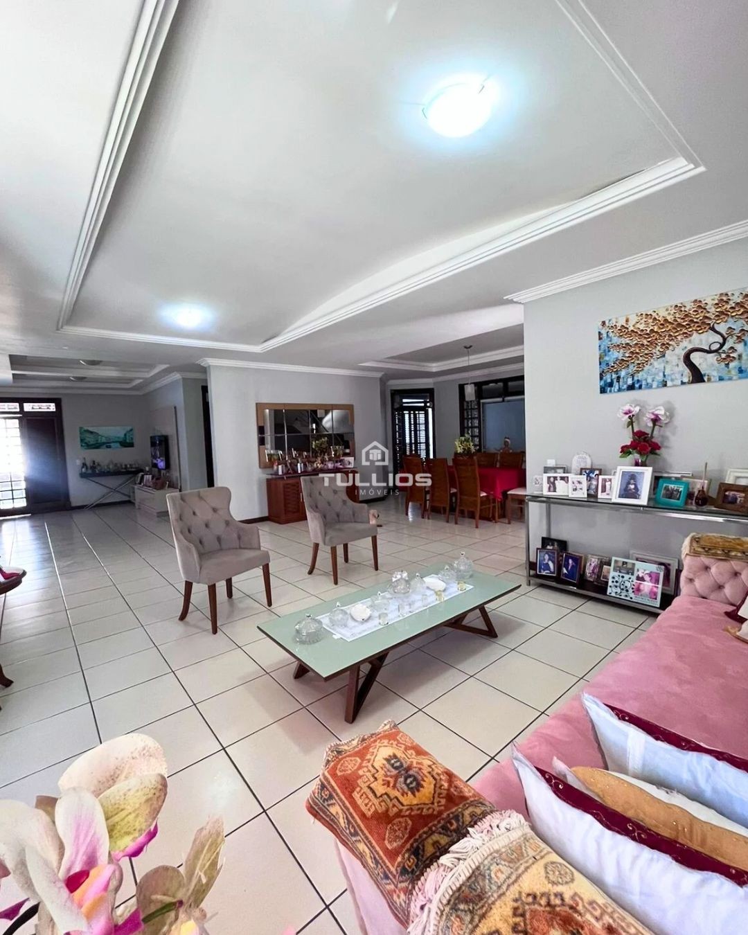 Casa de Alto Padrão para Locação – Calhau