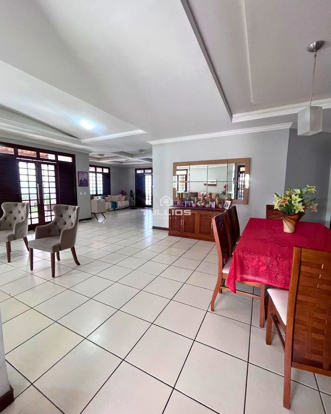 Casa de Alto Padrão para Locação – Calhau