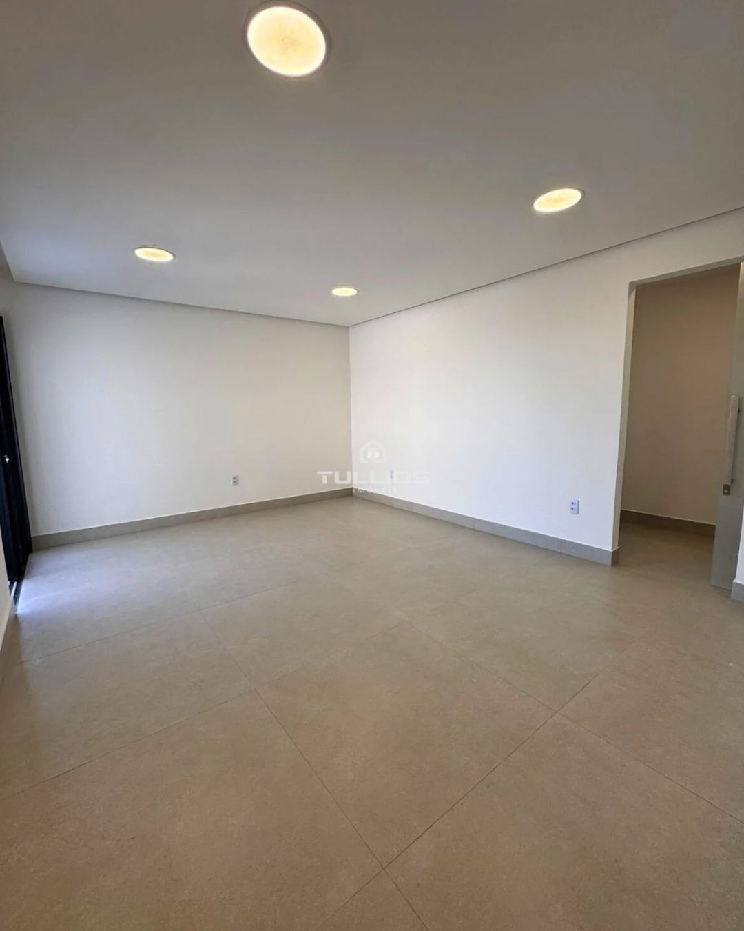 Casa Nova à Venda – Alphaville