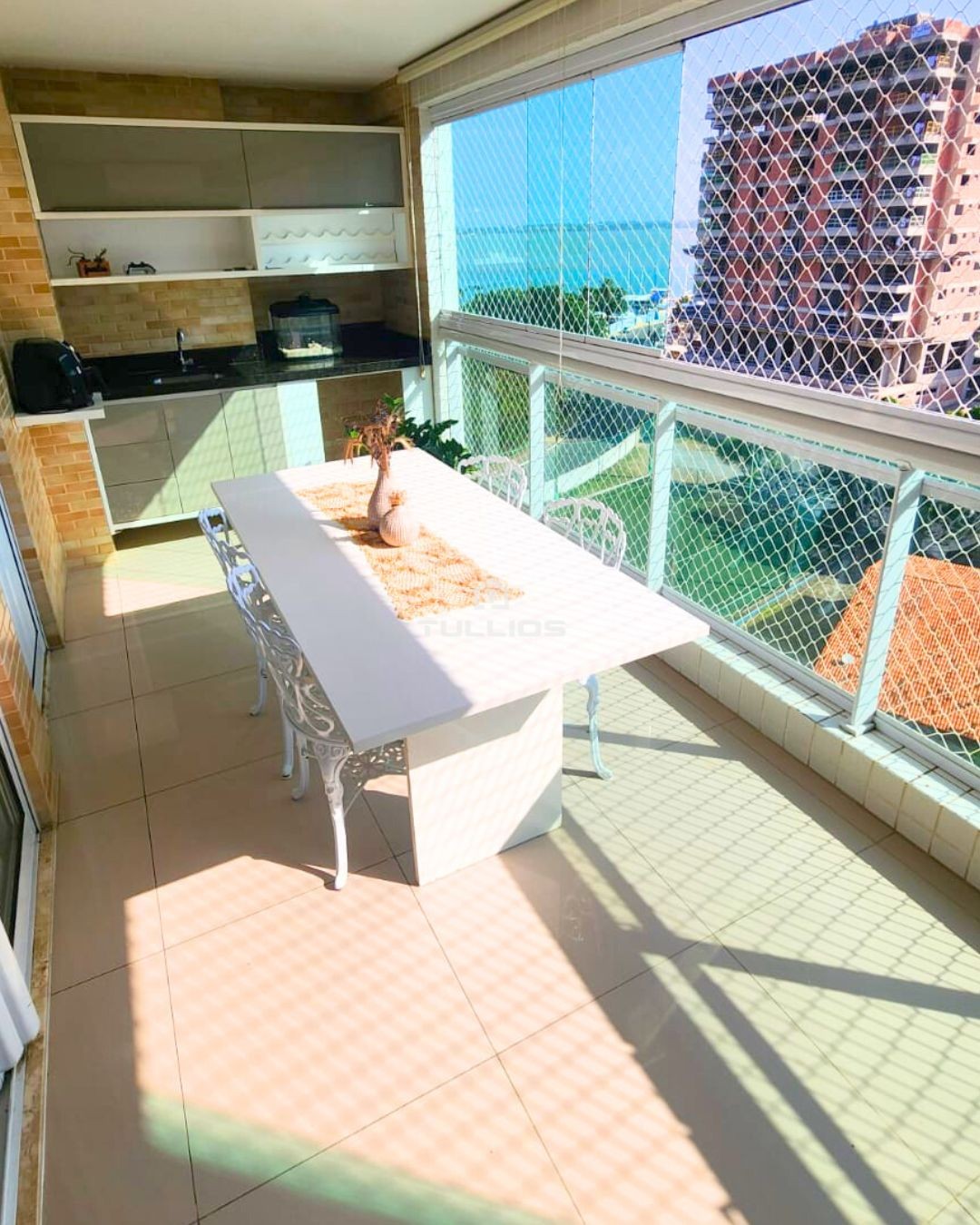 CONDOMÍNIO NA PENÍNSULA – PORTEIRA FECHADA