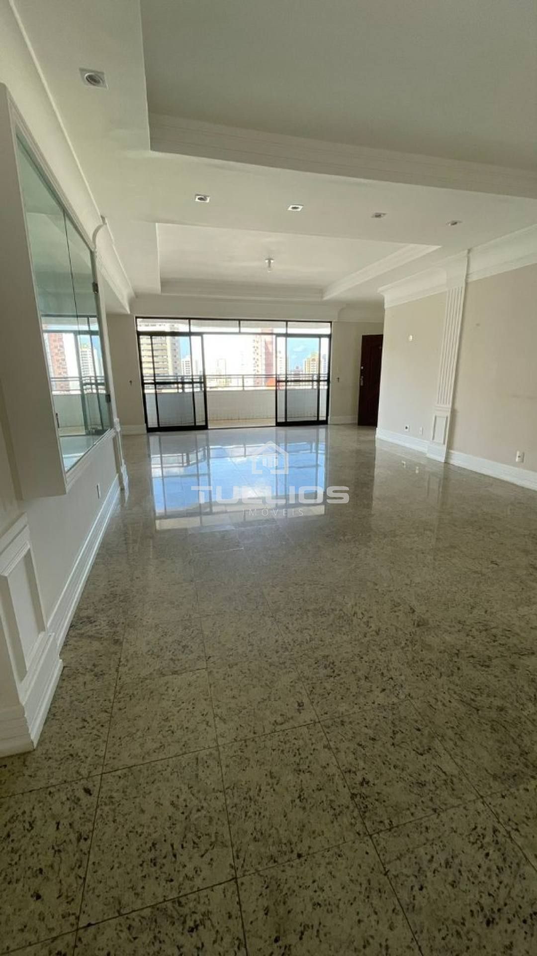 Venda - Apartamento com 3 suítes no Renascença