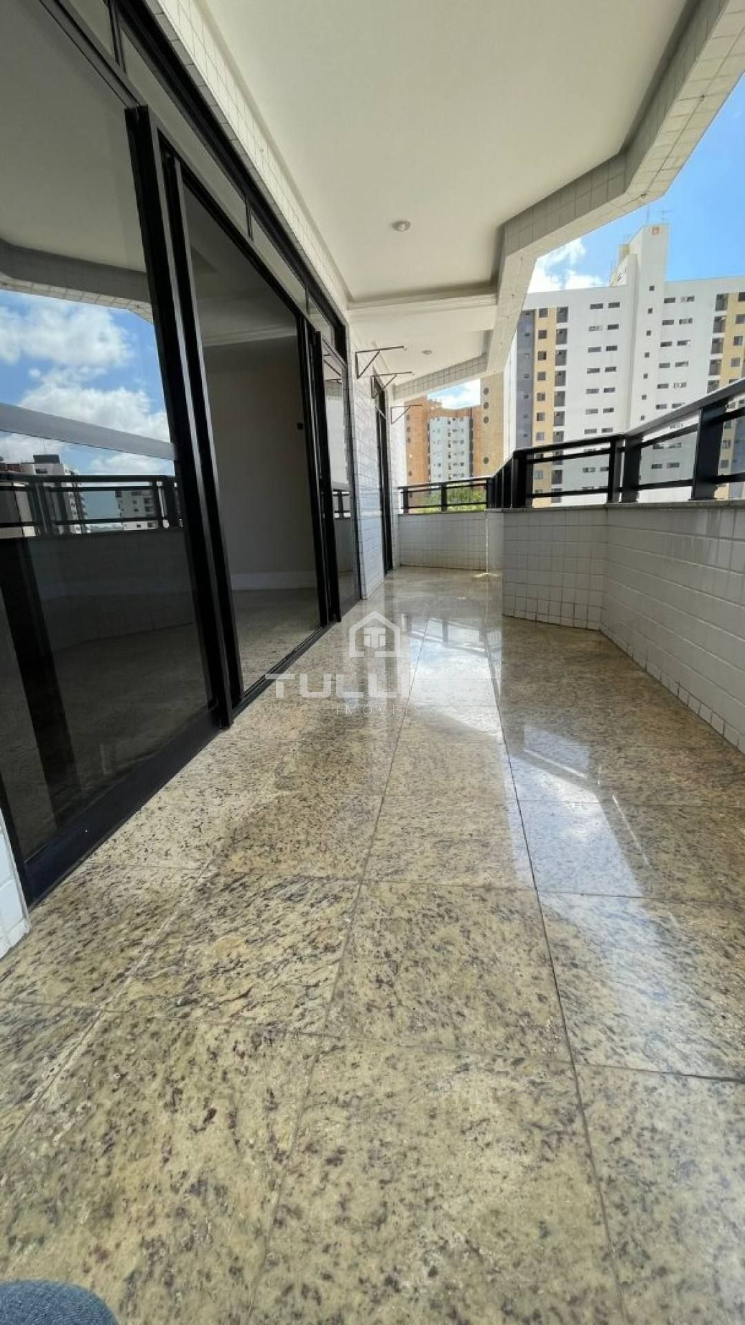 Venda - Apartamento com 3 suítes no Renascença