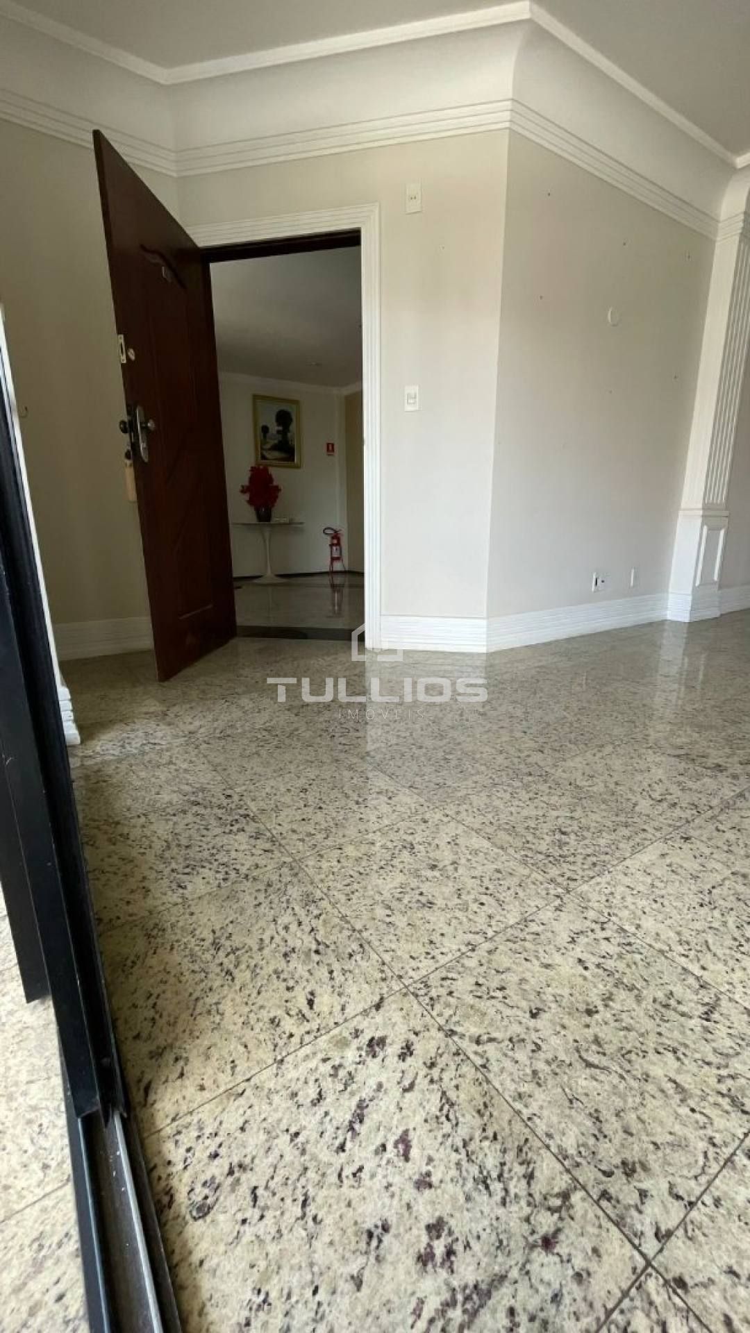 Venda - Apartamento com 3 suítes no Renascença