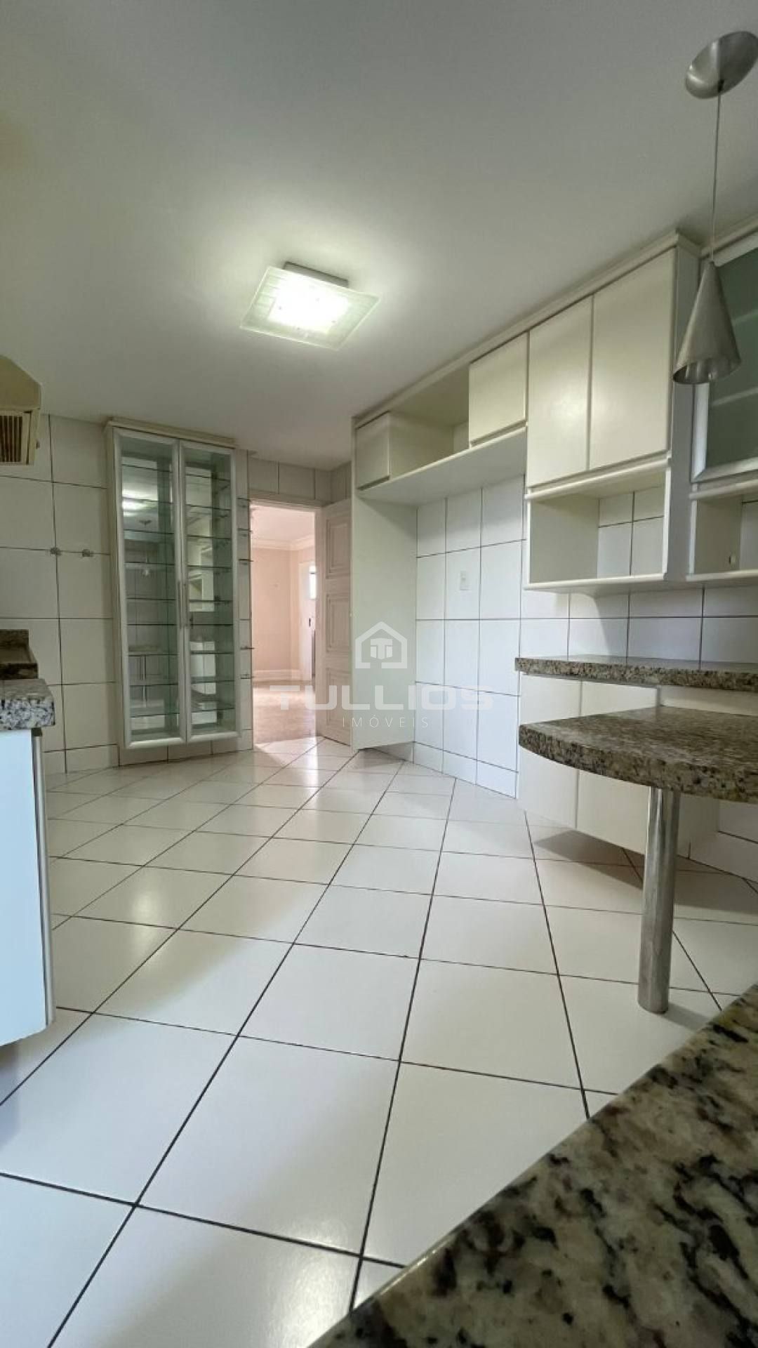 Venda - Apartamento com 3 suítes no Renascença