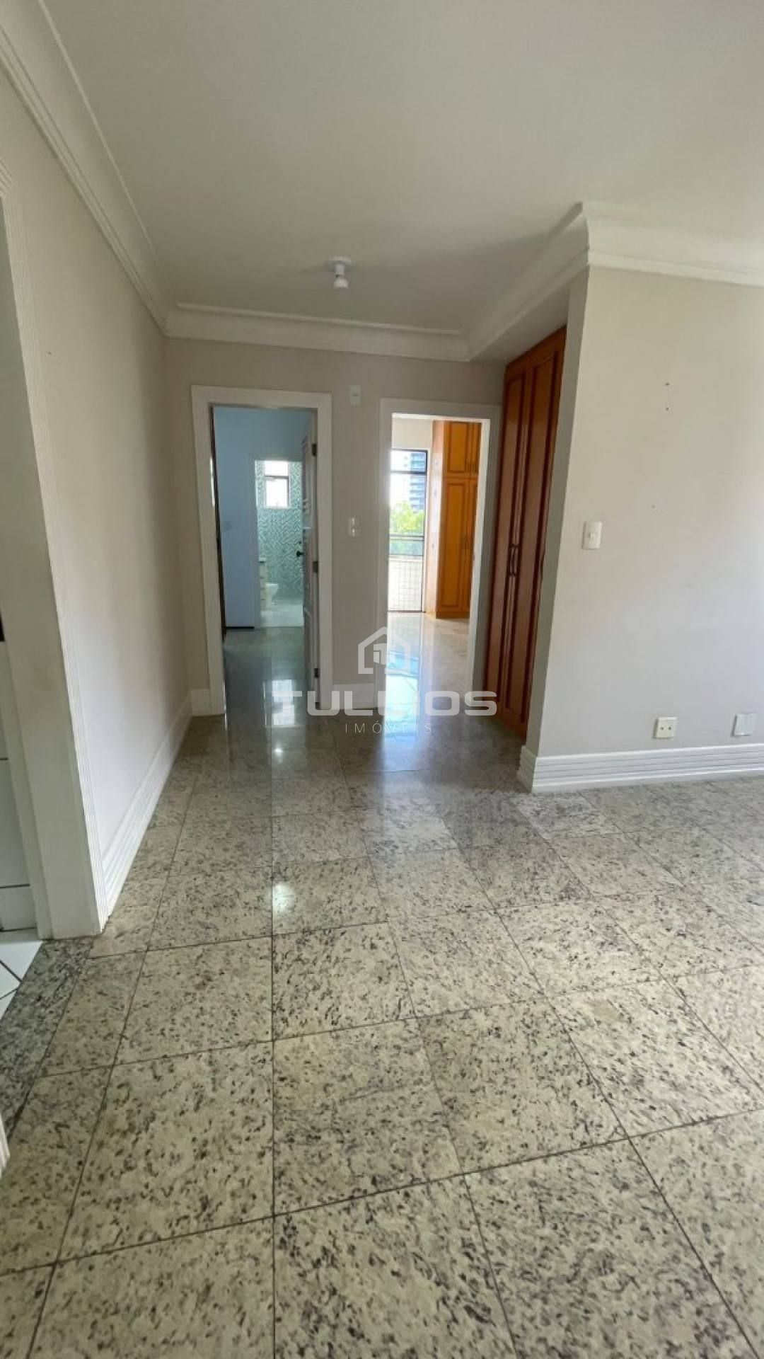 Venda - Apartamento com 3 suítes no Renascença