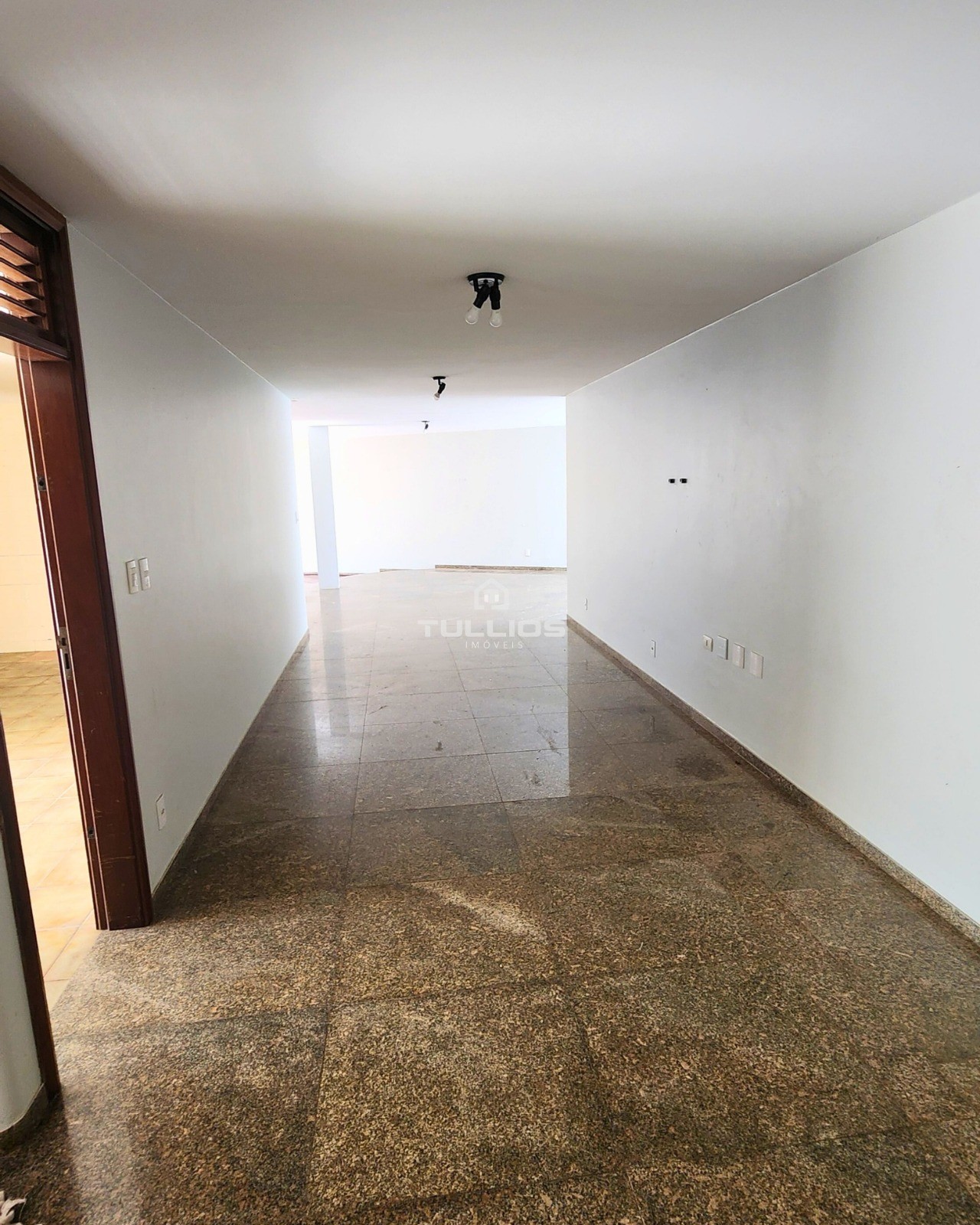 SUA CASA ESTÁ NO CALHAU!