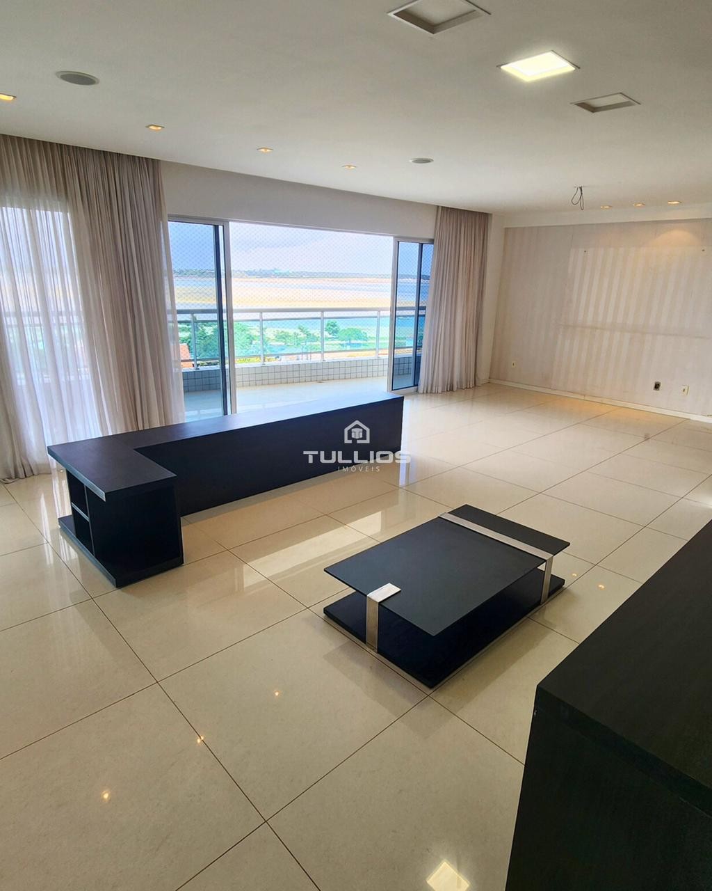 Exclusividade e sofisticação definem este apartamento de alto padrão na Península! 