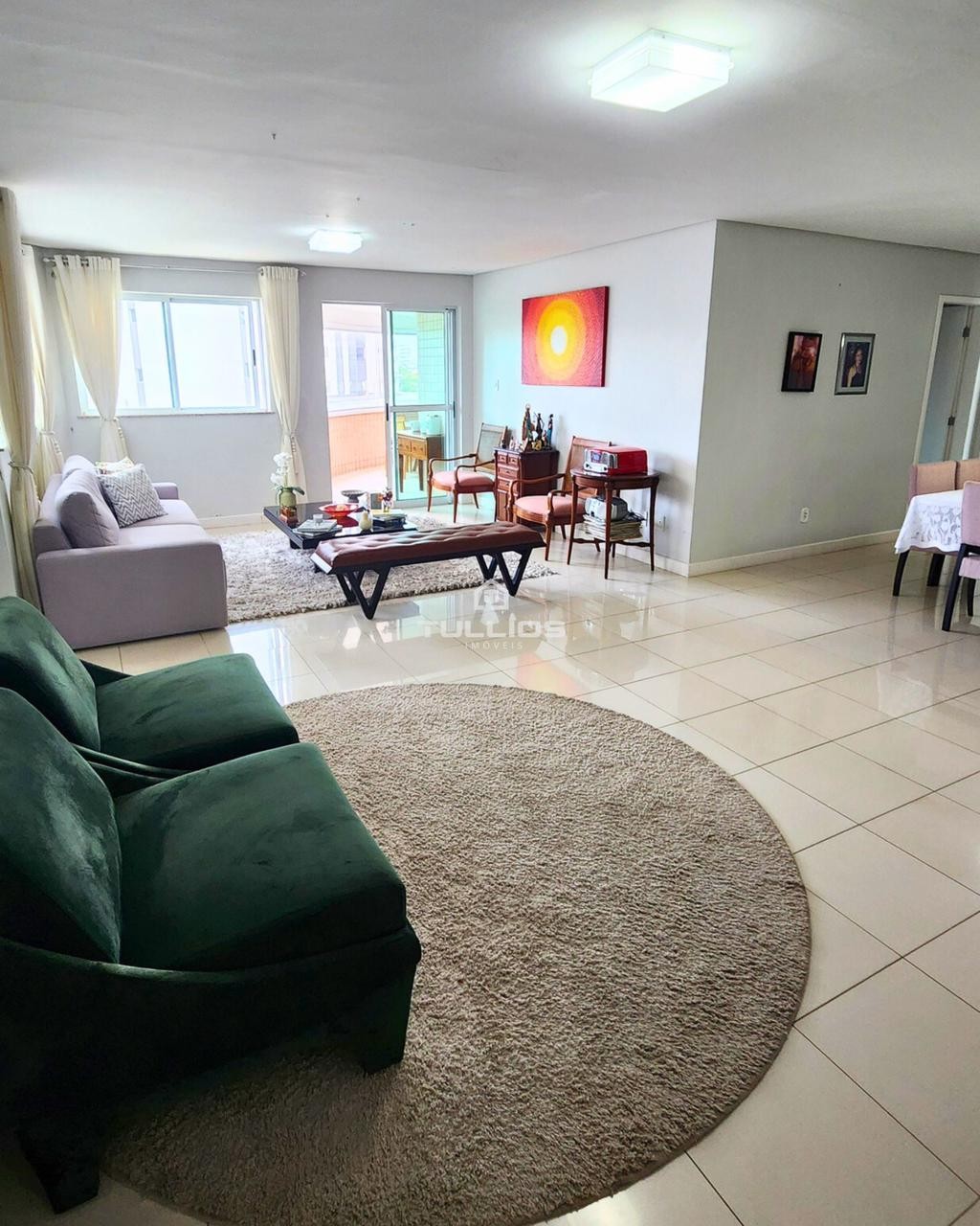 Apartamento na Ponta do Farol, com localização privilegiada e um padrão de conforto que impressiona.