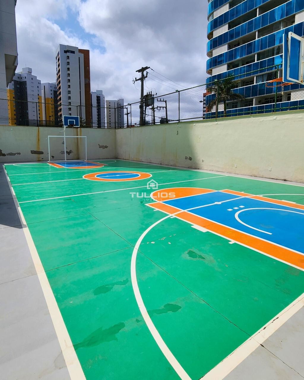 Apartamento na Ponta do Farol, com localização privilegiada e um padrão de conforto que impressiona.