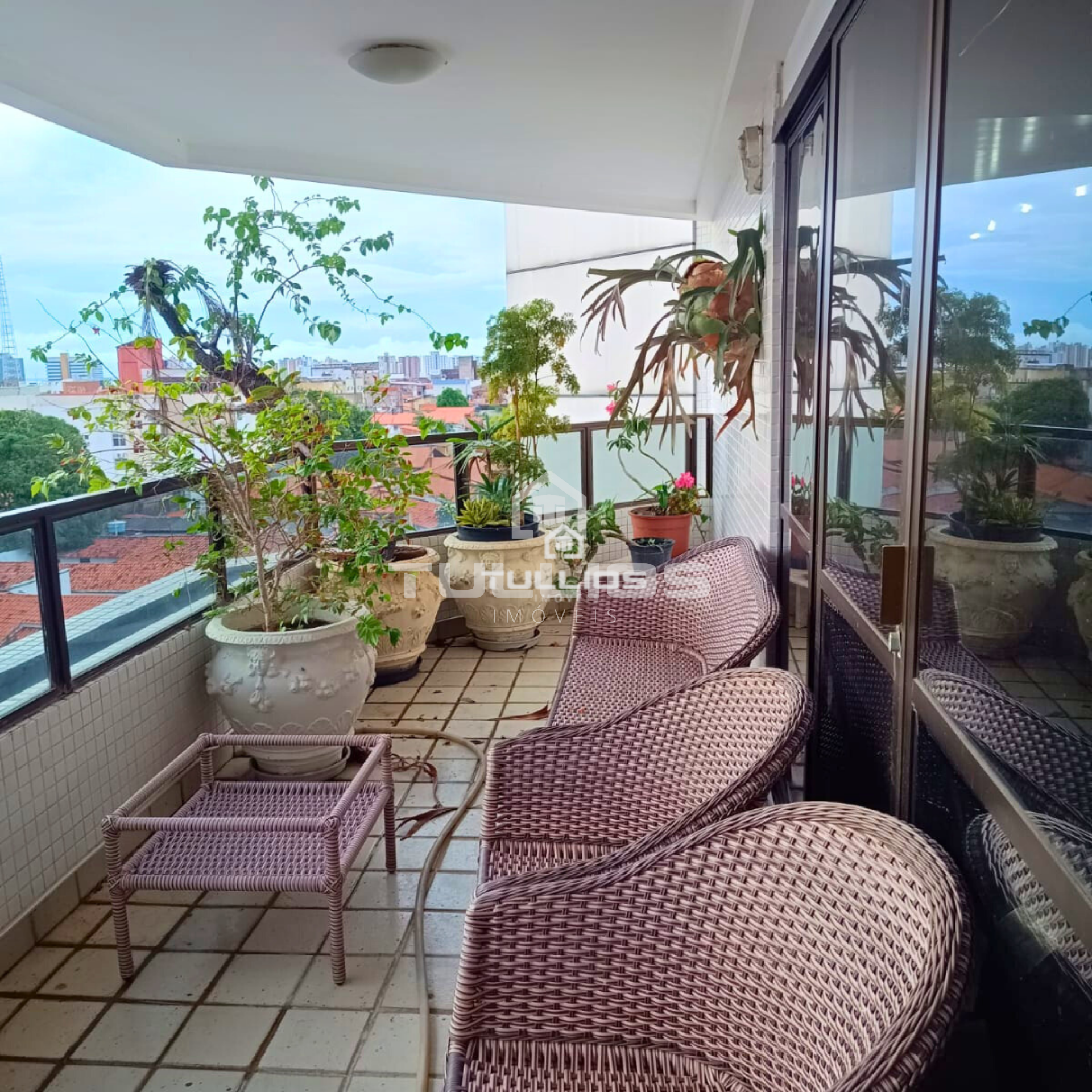 Venda- Apartamento com 3 suítes no bairro São Francisco