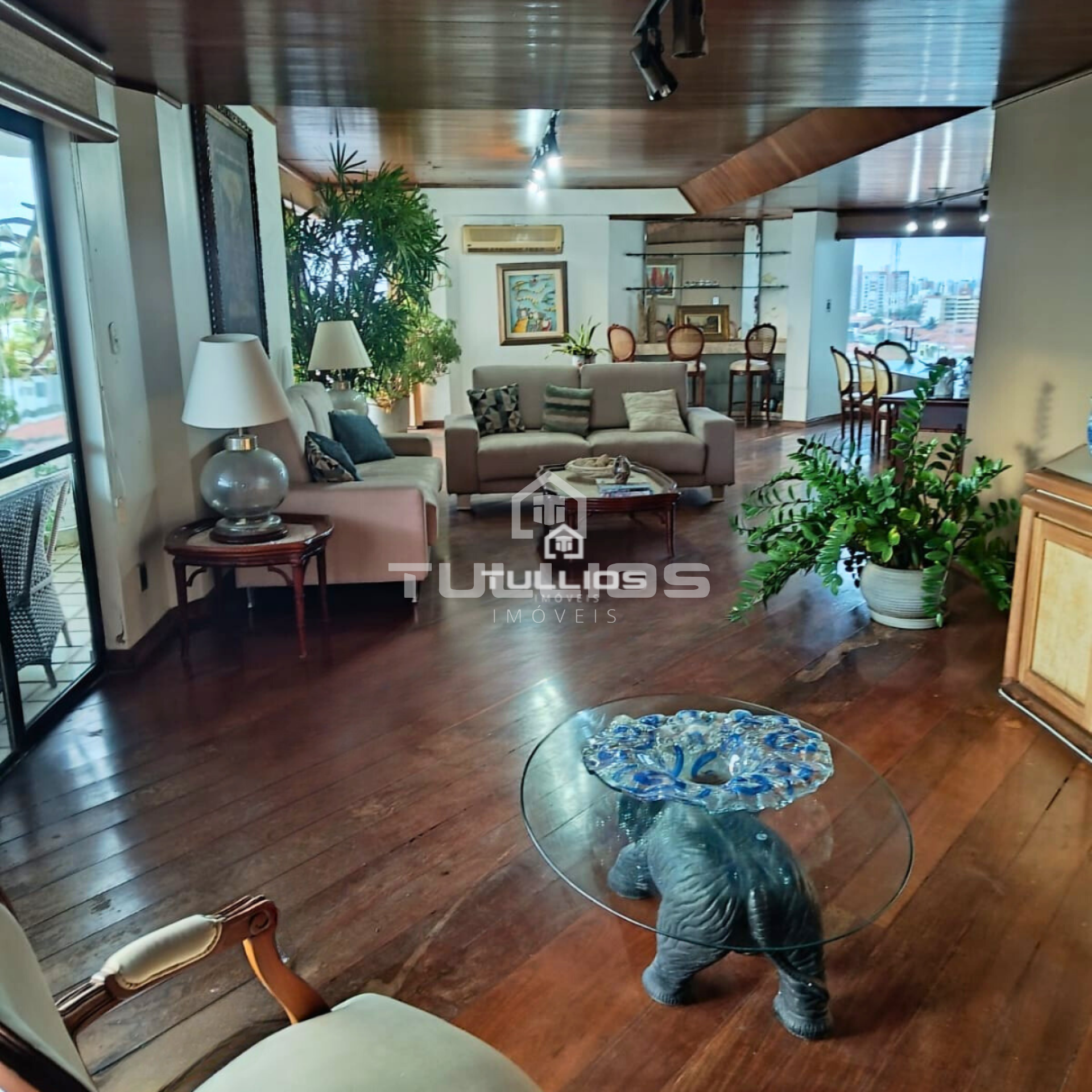 Venda- Apartamento com 3 suítes no bairro São Francisco