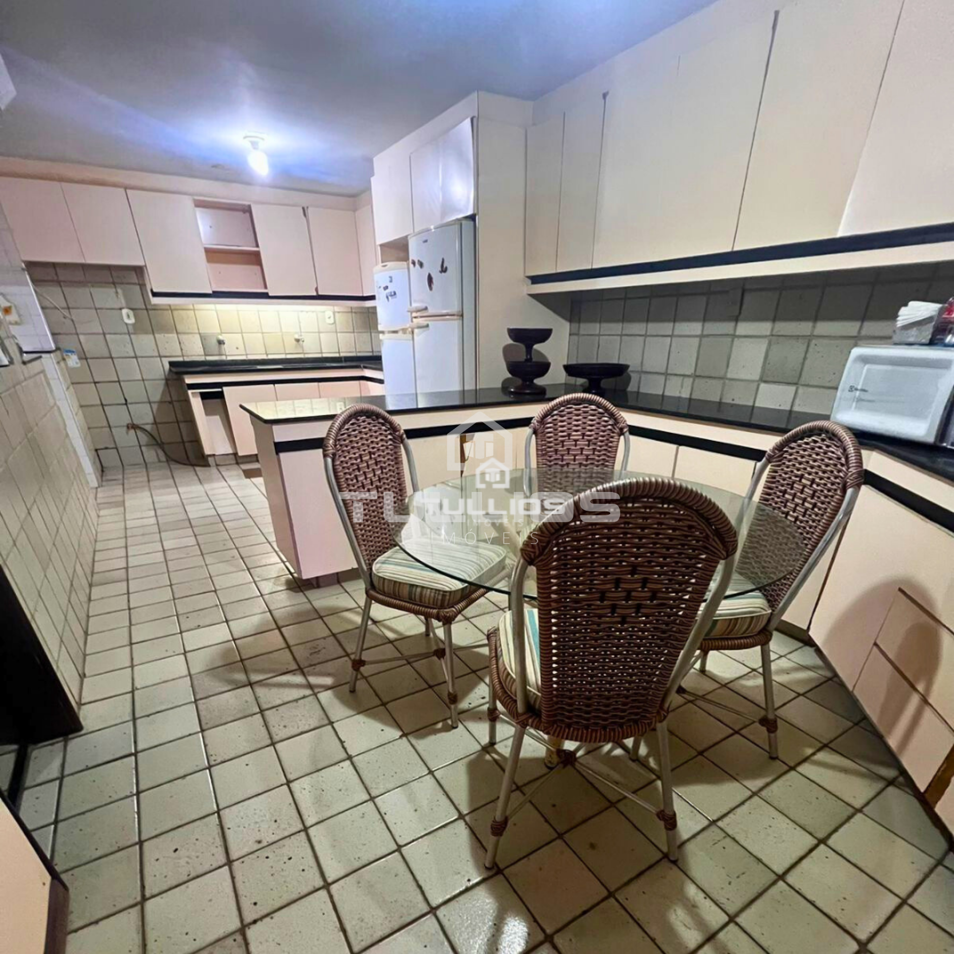 Venda- Apartamento com 3 suítes no bairro São Francisco